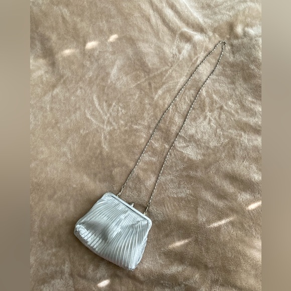 Silver pleated chain clutch purse - Picture 4 of 8